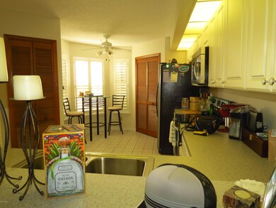 Kitchen w-Breakfast Nook2