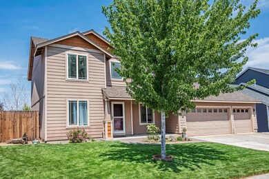 2135 NW Kingwood Ave, Redmond, OR 97756 - photo 2