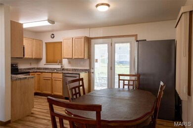 4606 Heege Rd, Saint Louis, MO 63123 - photo 2