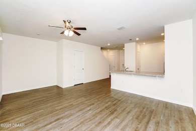 001-photo-living-room-13669899 (2)