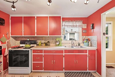 Cozy, charming kitchen.