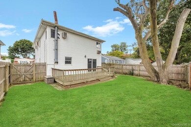 833 Bermuda Rd, West Babylon, NY 11704 - photo 4