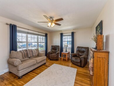 2207 Deborah Dr SW, Cedar Rapids, IA 52404 - photo 3