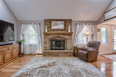 910 SW Georgetown Dr, Lees Summit, MO 64082 - photo 6