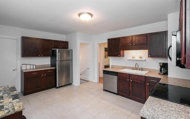 1510 30th St SE, Cedar Rapids, IA 52403 - photo 4