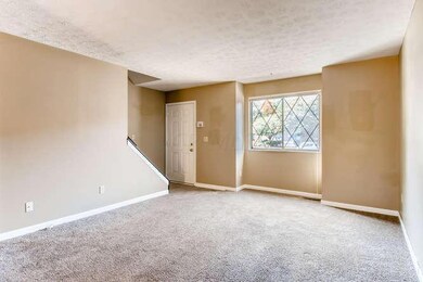 3103 Highcliff Ct Columbus OH-small-005-