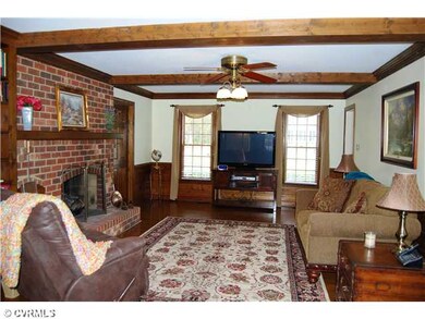 Den/Family/Great Room - Family room with hardwood 