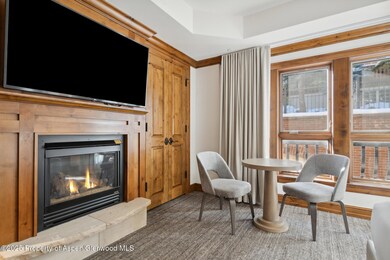 44AFireplaceSittingArea