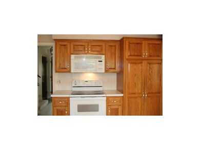 Nice size kitchen.