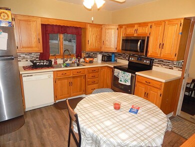 627 E Spring St, Bluffton, IN 46714 - photo 3