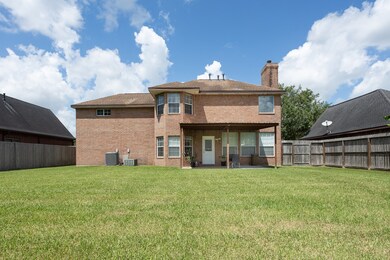 3305 Wood Fox Dr, Alvin, TX 77511 - photo 3