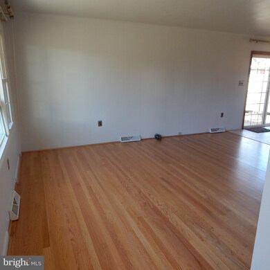 13601 Dixie Dr, Hagerstown, MD 21742 - photo 3