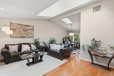 8 Duke Place, Glen Cove, NY 11542 - photo 4