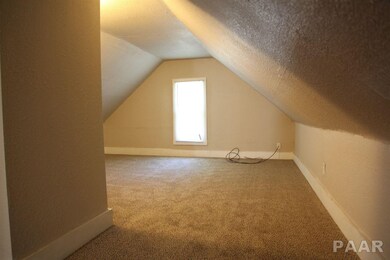 1823 W 6th St, Davenport, IA 52802 - photo 4