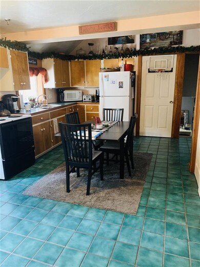 47 Sullivan St, Claremont, NH 03743 - photo 5