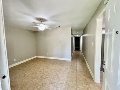 6407 King Post Dr, Houston, TX 77088 - photo 4