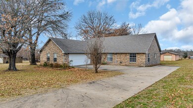 155 Lariat Dr, Denison, TX 75021 - photo 2