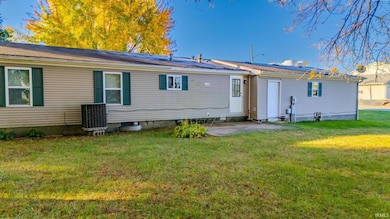 705 E Third St, Fairmount, IN 46928 - photo 3