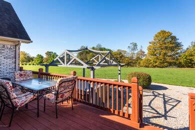 8561 Strawberry Meadows Ln, Floyds Knobs, IN 47119 - photo 5