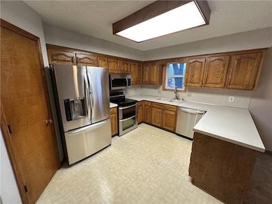 411 SE Bent Tree Ct, Blue Springs, MO 64014 - photo 5