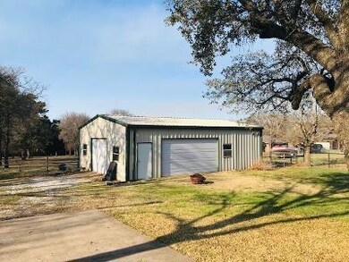 1102 J e Woody Rd, Springtown, TX 76082 - photo 3