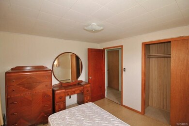 1ST FLOOR BEDROOM WITH DOUBLE CLOSET