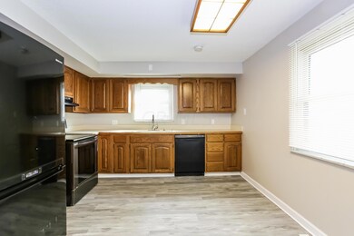 2753 Brownfield Rd, Columbus, OH 43232 - photo 6