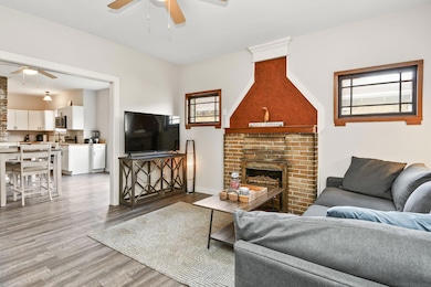 812 W Pershing St, Springfield, MO 65806 - photo 6