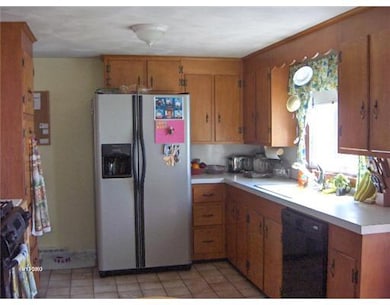 3 Wendell St, Pawtucket, RI 02861 - photo 4