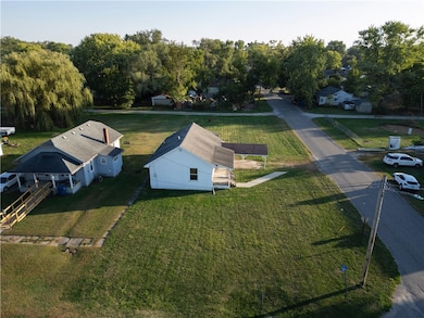 529 W Maple St, Hoopeston, IL 60942 - photo 4