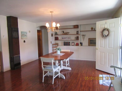 610 S Applegate Diningroom 1