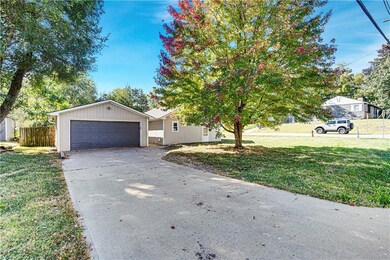 301 E 82nd St, Kansas City, MO 64114 - photo 2