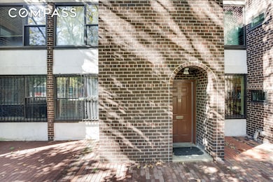 37 Henry St unit TH1, Brooklyn Heights, NY 11201 - photo 3