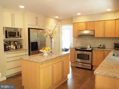 909 Twin Oaks Dr, Potomac, MD 20854 - photo 4