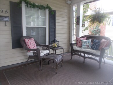 406 E 6th St, Claremore, OK 74017 - photo 2