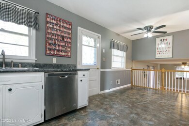 5505 Oakcreek Ln, Louisville, KY 40291 - photo 7