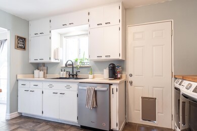 615 SW Alder St, Grants Pass, OR 97526 - photo 5