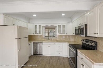 Stylist White Kitchen