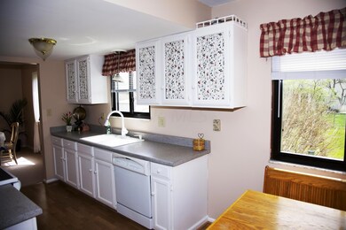 1811 Staffordshire Rd, Columbus, OH 43229 - photo 4