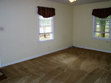 915 Oakley Ave, Roanoke Rapids, NC 27870 - photo 6