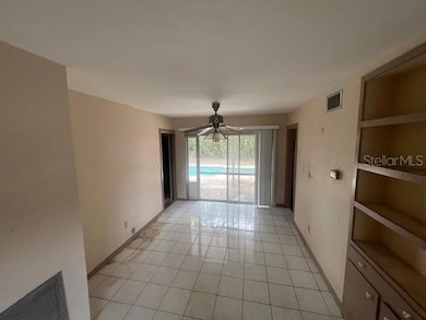 14704 Carnation Dr, Tampa, FL 33613 - photo 5