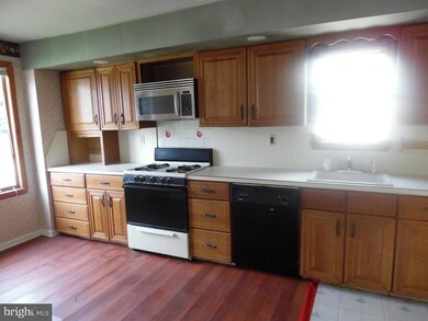 616 Princeton Ave, Maple Shade, NJ 08052 - photo 3