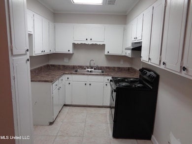 110 Dogwood Heights unit A, Batesville, MS 38606 - photo 2