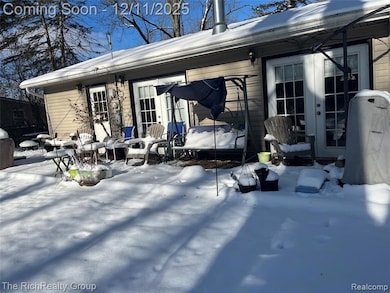 1818 Swaney Rd, Walled Lake, MI 48390 - photo 3