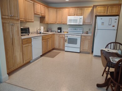 Windgate at Salisbury unit B207, Salisbury, MA 01952 - photo 4