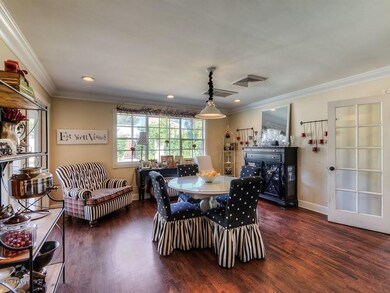 004_Dining Room
