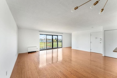 1150 River Rd unit 4F, Edgewater, NJ 07020 - photo 2