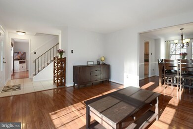 12628 Magna Carta Rd, Herndon, VA 20171 - photo 3