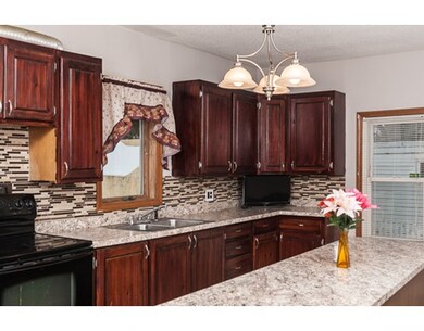 73 Brickett St, Springfield, MA 01119 - photo 3