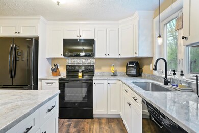 6 Quincy Rd unit B, Londonderry, NH 03053 - photo 3